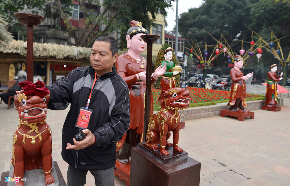 Diện mạo khác lạ ở Văn Miếu trước Tết